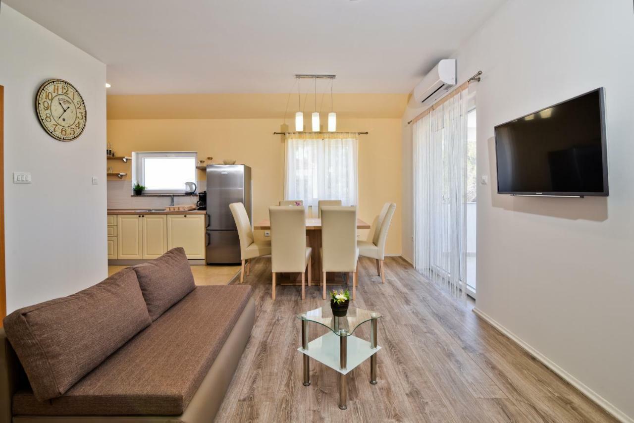 Apartments Mica ヴーシ エクステリア 写真