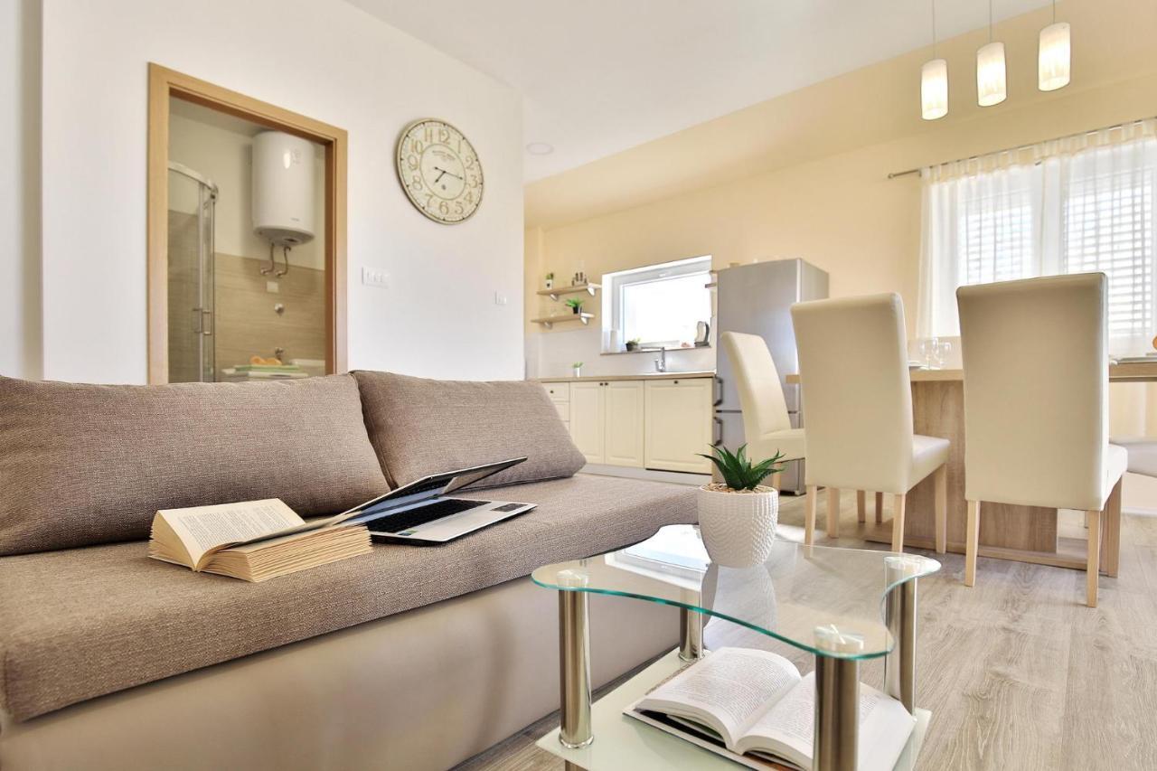 Apartments Mica ヴーシ エクステリア 写真